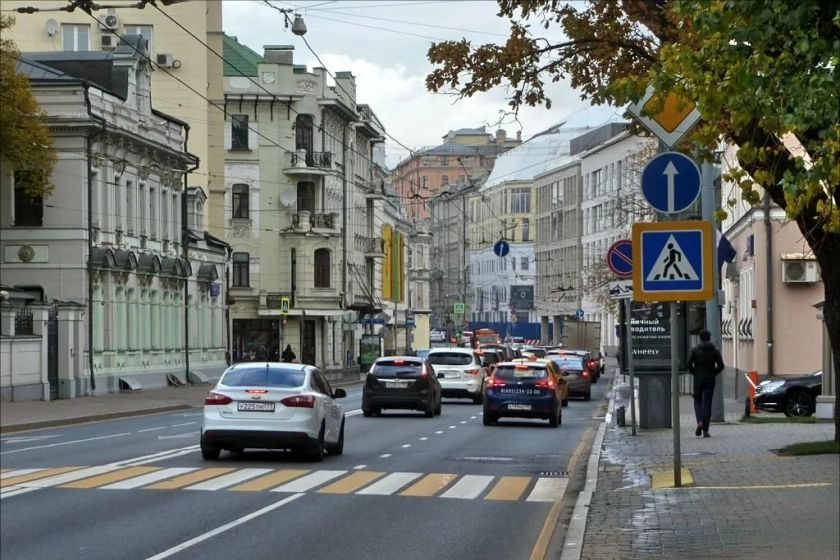 На Остоженке продаются два особняка